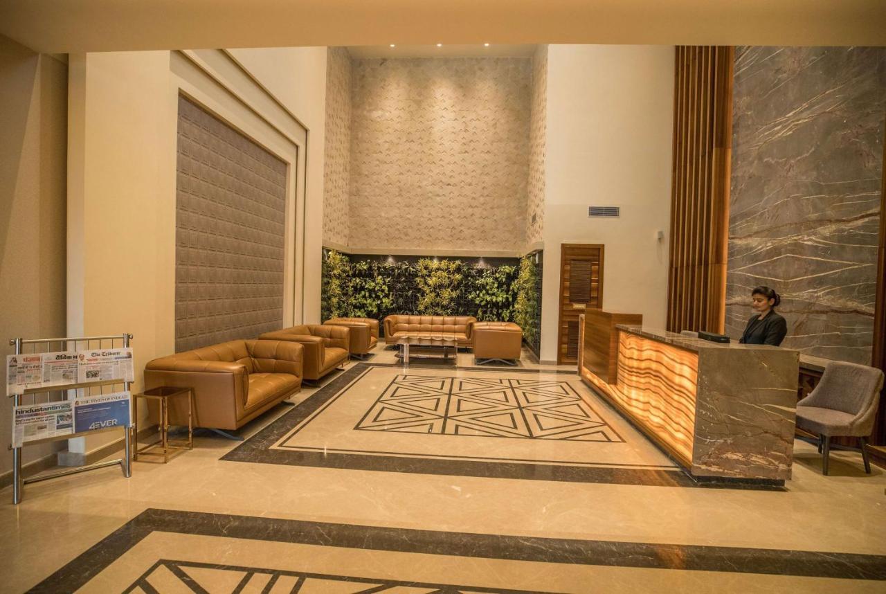 Отель Ramada By Wyndham Kapurthala Экстерьер фото