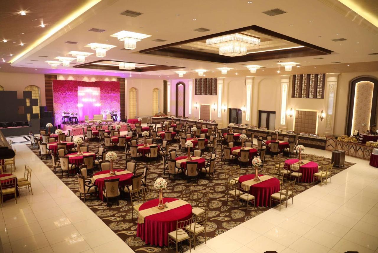 Отель Ramada By Wyndham Kapurthala Экстерьер фото