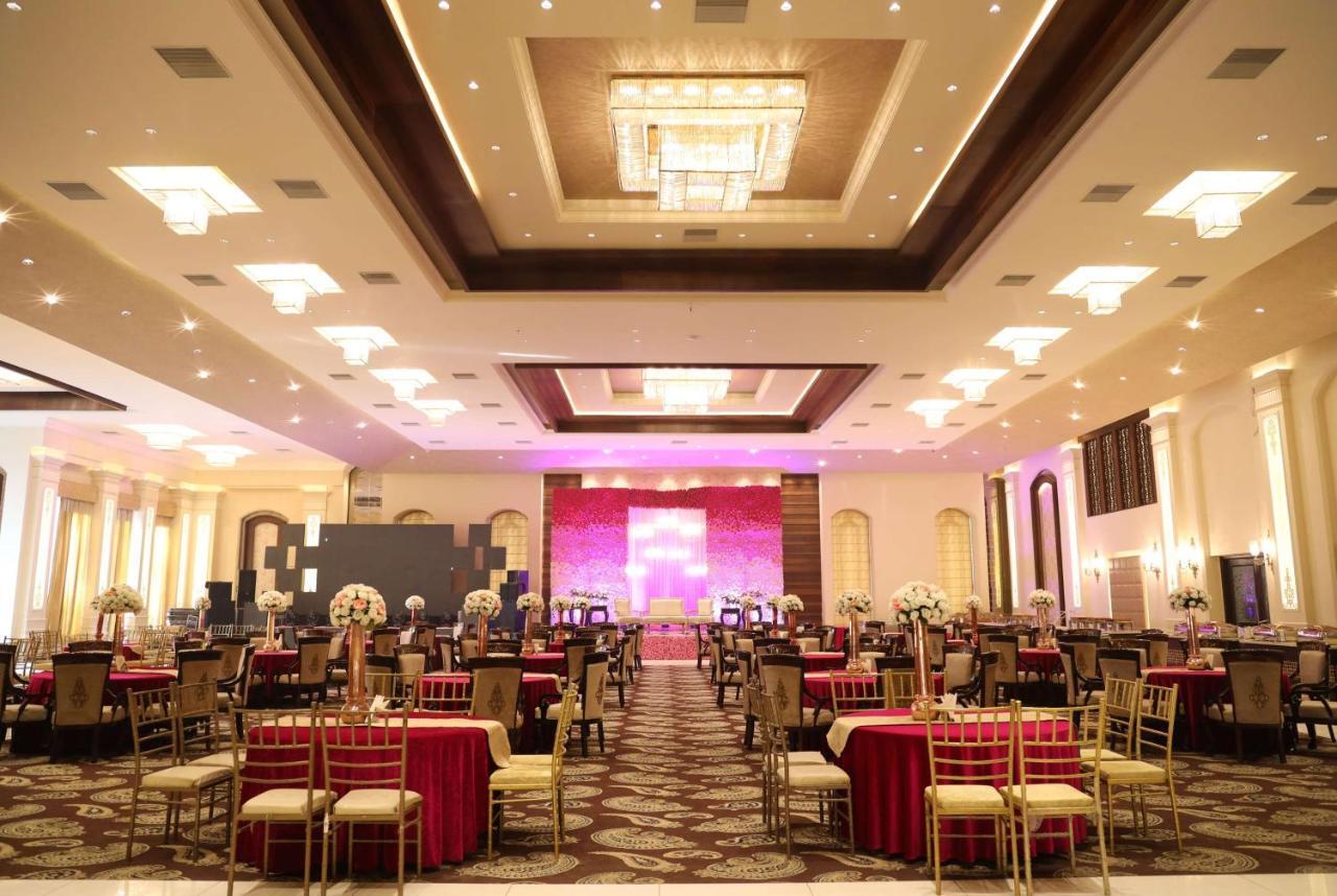Отель Ramada By Wyndham Kapurthala Экстерьер фото